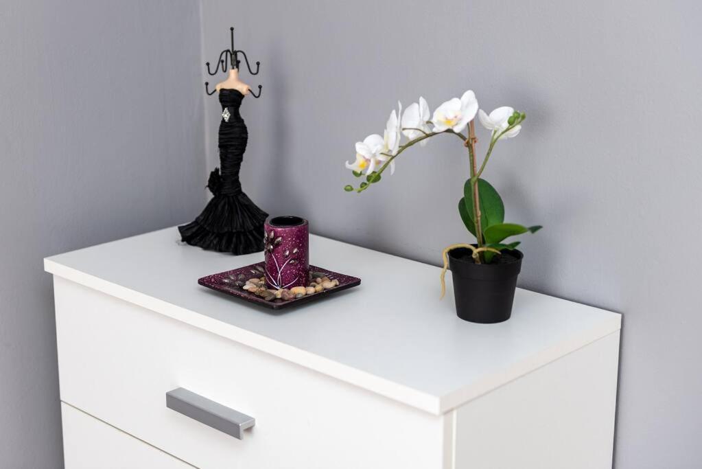 Spacious And Bright Flat Between Airport & Center Budapeste Exterior foto