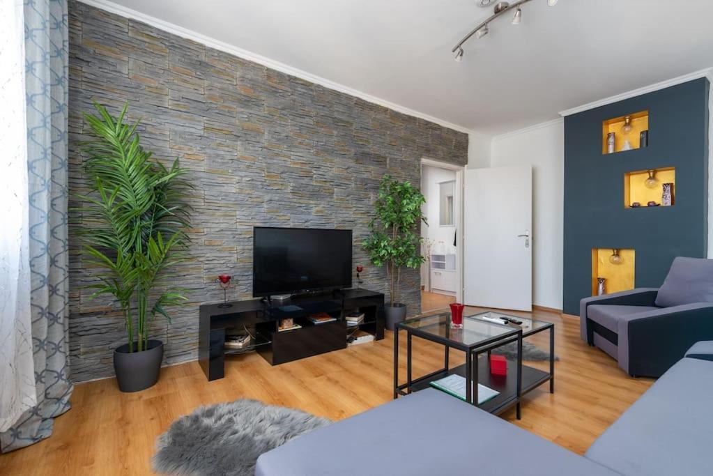 Spacious And Bright Flat Between Airport & Center Budapeste Exterior foto